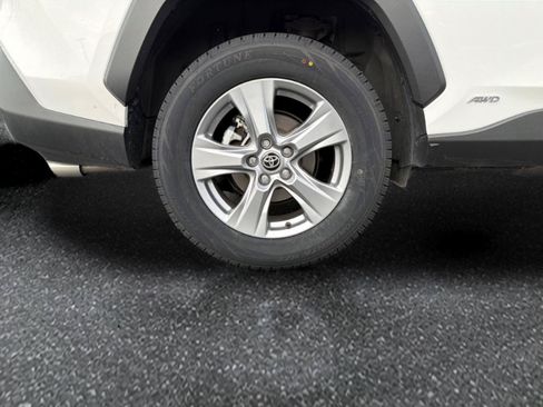 Used 2025 Toyota RAV4 LE AWD/4WD image 10
