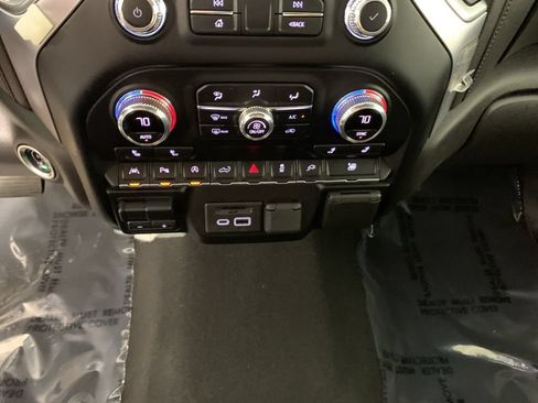 Used 2022 GMC Sierra 1500 SLT w/ Driver Alert Package II AWD/4WD image 27