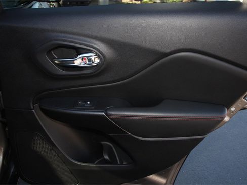 Used 2021 Jeep Cherokee Trailhawk w/ Trailer Tow Group image 24