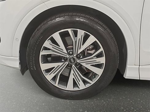 Certified 2023 Audi Q4 e-tron Premium Plus w/ Premium Plus image 31