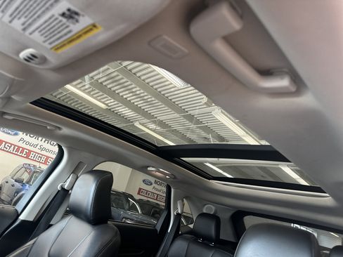 Used 2022 Ford Edge Titanium image 4