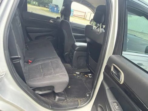 Used 2012 Jeep Grand Cherokee Laredo w/ Laredo E Group AWD/4WD image 12