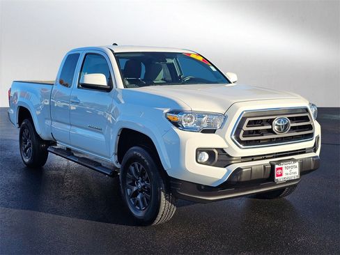 Used 2022 Toyota Tacoma SR5 w/ SR5 Appearance Package (SM) image 38