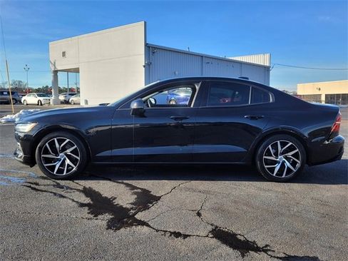 Used 2019 Volvo S60 T5 Momentum w/ Premium Package image 6