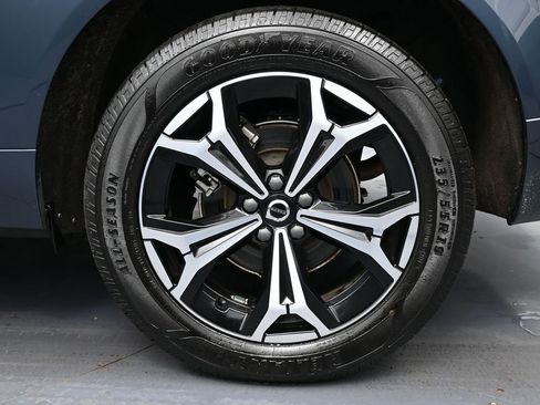 Used 2022 Volvo XC60 B5 Momentum w/ Climate Package image 13