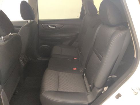 Used 2020 Nissan Rogue SV image 18