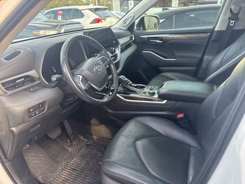 Used 2023 Toyota Highlander Limited image 21