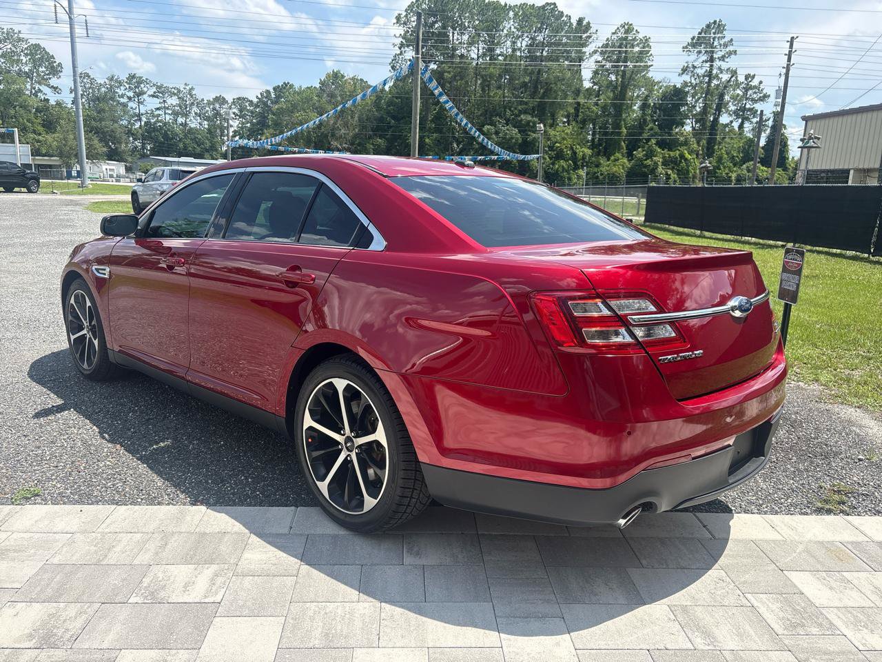 Used 2015 Ford Taurus SEL w/ Equipment Group 201A FWD image 5