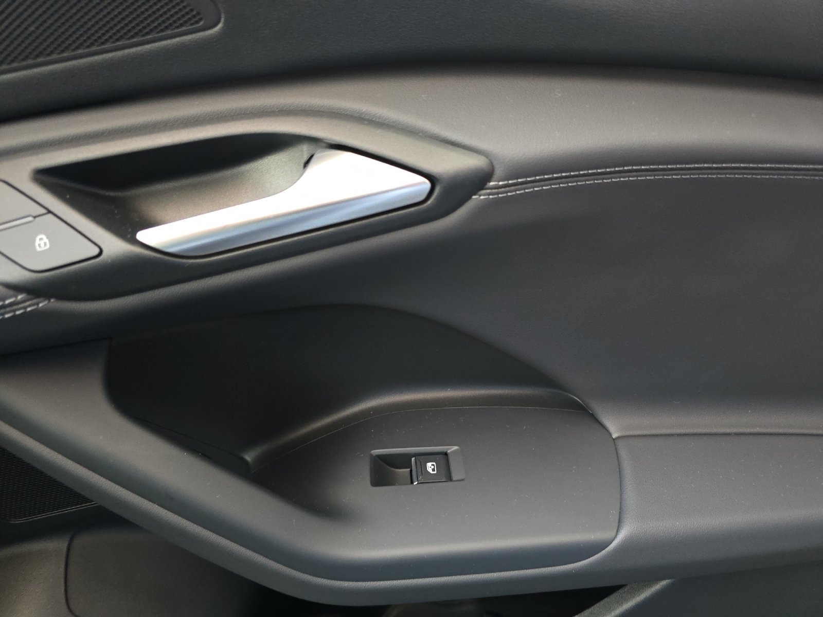 Used 2025 Audi Q6 e-tron Premium RWD image 19