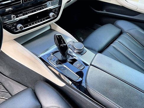 Used 2019 BMW 530e w/ M Sport Package image 14