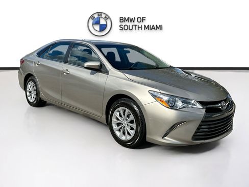 Used 2016 Toyota Camry LE image 1