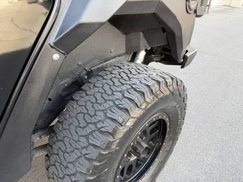 Used 2018 Jeep Wrangler Unlimited Sport AWD/4WD image 16