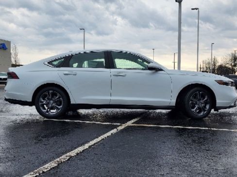 Used 2023 Honda Accord EX image 8