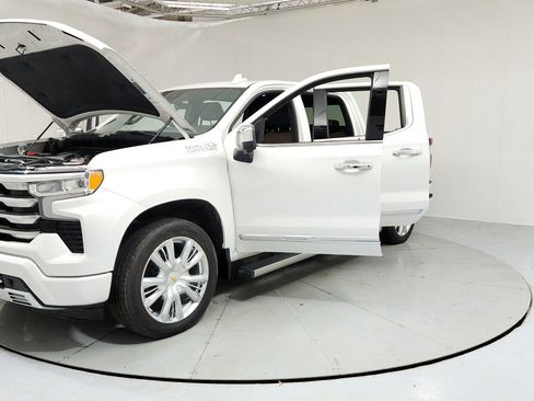 Certified 2023 Chevrolet Silverado 1500 High Country AWD/4WD image 9