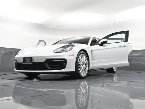 Certified 2023 Porsche Panamera 4 AWD/4WD image 37
