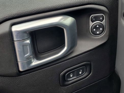 Used 2021 Jeep Wrangler Unlimited Sahara image 10