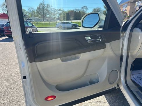 Used 2014 Cadillac Escalade Platinum AWD/4WD image 14