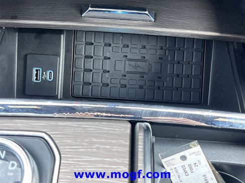 Used 2024 Ford Expedition Limited image 10