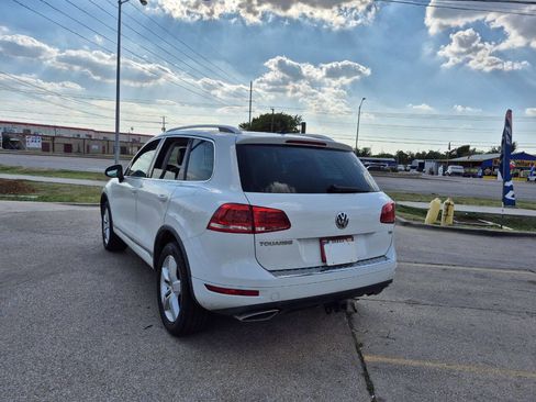 Used 2014 Volkswagen Touareg TDI image 8
