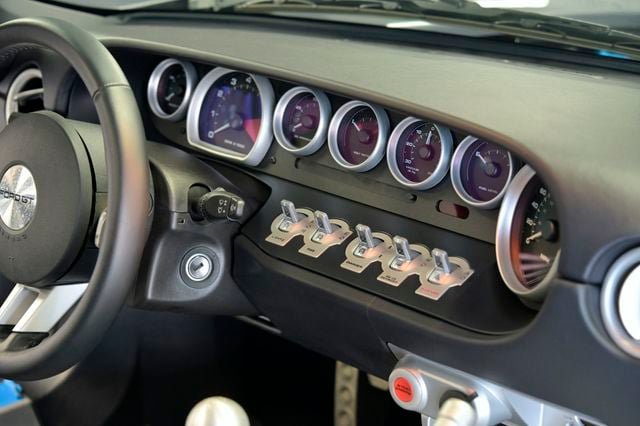 Used 2006 Ford GT RWD image 44