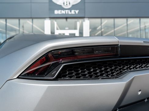 Used 2017 Lamborghini Huracan LP 610-4 Avio image 12