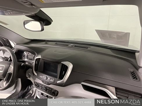 Used 2023 GMC Terrain SLE w/ Driver Convenience Package image 29