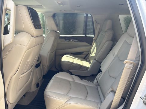 Used 2017 Cadillac Escalade Luxury AWD/4WD image 28