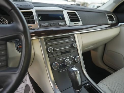 Used 2009 Lincoln MKS image 25