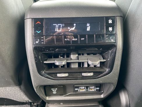 Used 2024 Jeep Grand Cherokee L Limited image 19