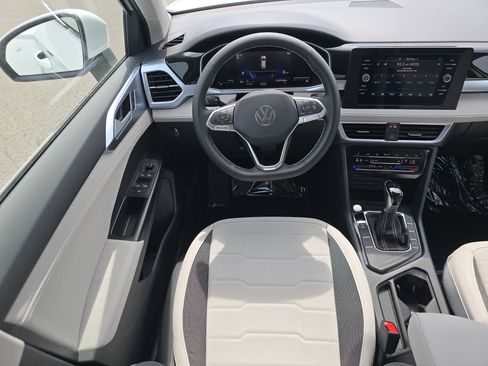 New 2026 Volkswagen Taos SE FWD image 19
