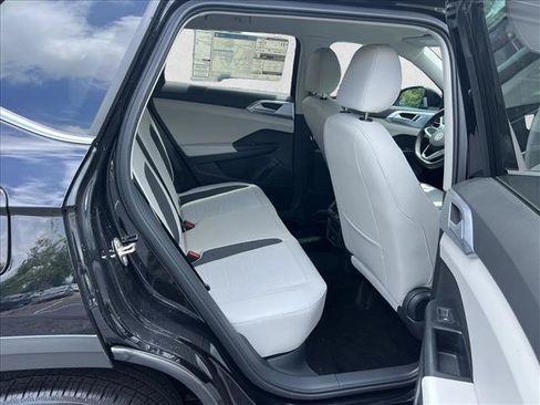 Used 2025 Volkswagen Taos SE FWD image 17