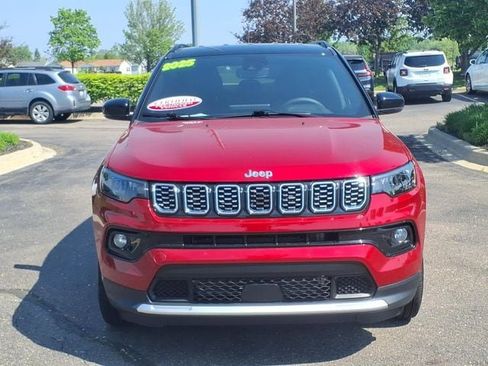Used 2025 Jeep Compass Limited AWD/4WD image 2