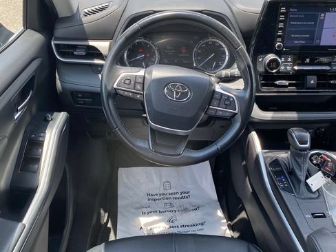 Used 2022 Toyota Highlander XLE FWD image 10