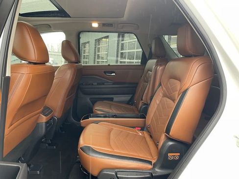 Used 2023 Nissan Pathfinder Platinum w/ Lighting Package (N92) image 34