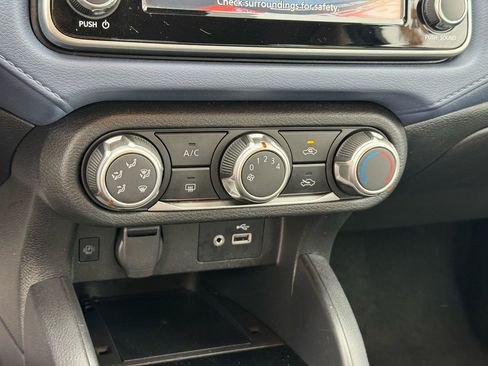 Used 2023 Nissan Versa SV image 29