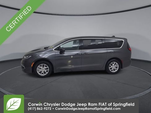 Certified 2023 Chrysler Pacifica Touring-L image 8