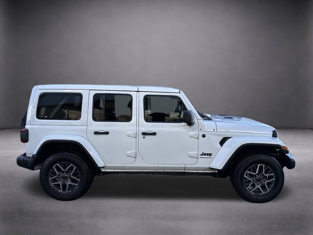 Used 2025 Jeep Wrangler Unlimited Sahara AWD/4WD image 3