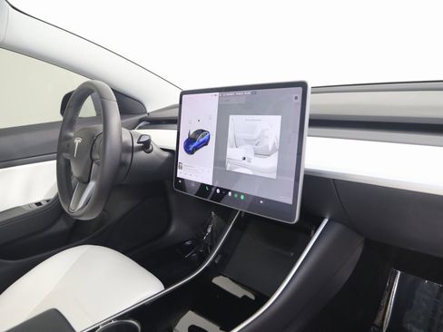 Used 2020 Tesla Model 3 Standard Range image 42