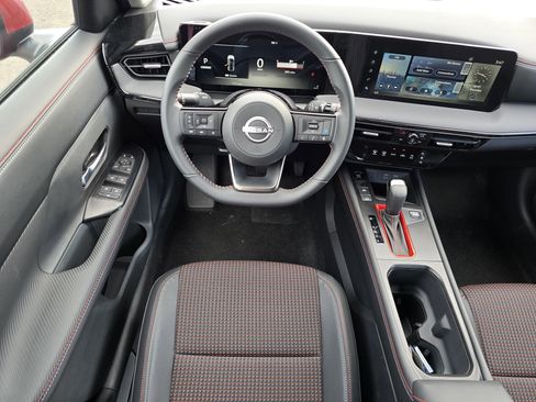 Used 2025 Nissan Kicks SR AWD/4WD image 10