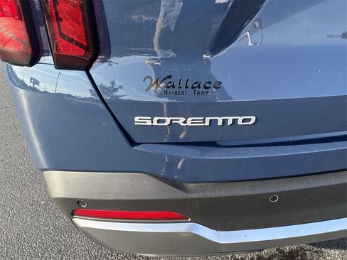 New 2025 Kia Sorento S image 6
