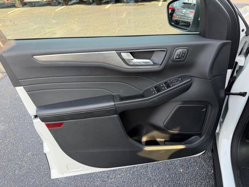 Used 2022 Ford Escape Titanium AWD/4WD image 15