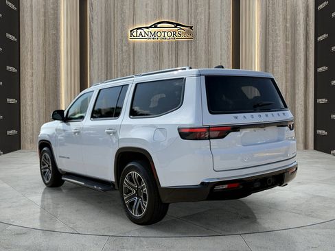 Used 2024 Jeep Wagoneer Series II w/ Flexible Seating Group image 5