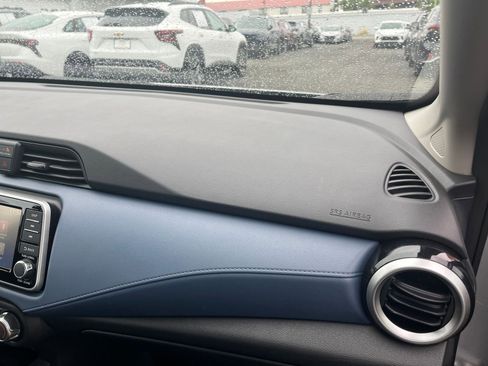 Used 2025 Nissan Versa SV FWD image 33