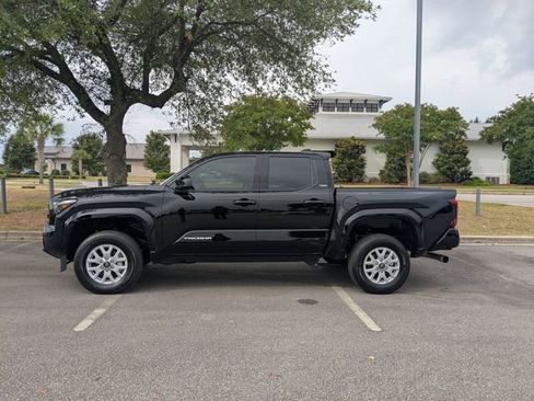 Certified 2025 Toyota Tacoma SR5 AWD/4WD image 6
