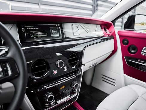 Used 2023 Rolls-Royce Phantom Sedan RWD image 79