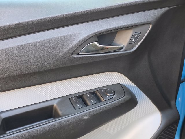 Certified 2027 Chevrolet Bolt LT w/ Comfort Package FWD image 11