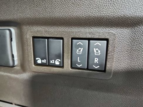 Used 2022 GMC Yukon SLT w/ SLT Luxury Package AWD/4WD image 55