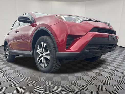 Used 2018 Toyota RAV4 LE image 15