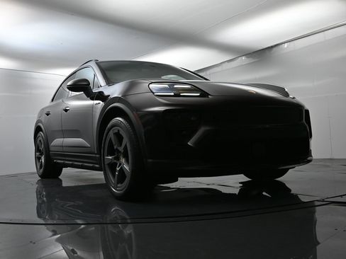 Used 2025 Porsche Macan 4 Electric image 58