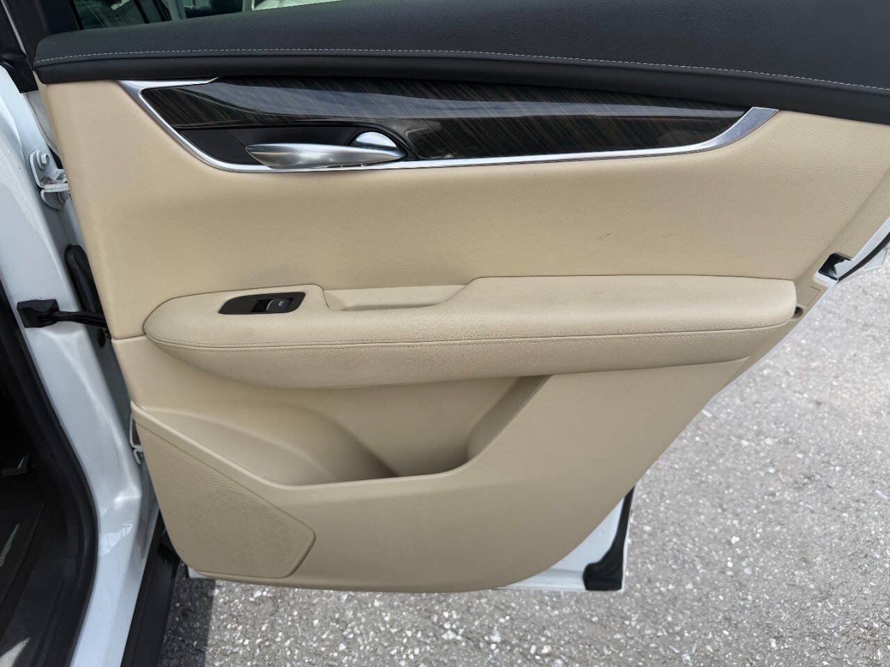 Used 2017 Cadillac XT5 FWD image 43